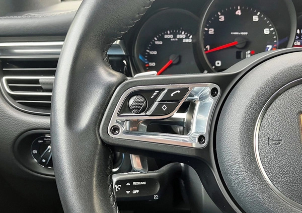 Porsche Macan cena 229000 przebieg: 95907, rok produkcji 2019 z Bytów małe 781